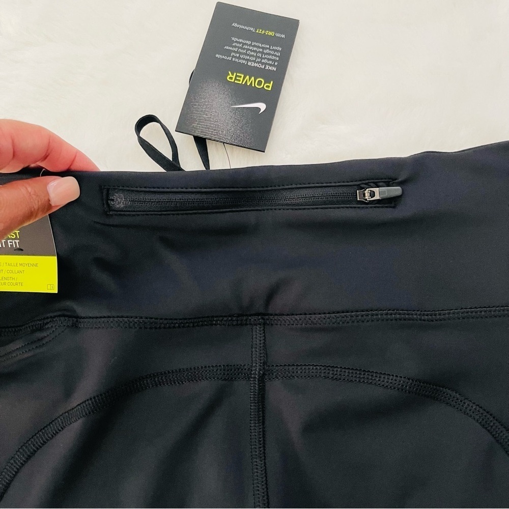 Nike Women’s Sports Bra/ Spandex Shorts Set - Picture 10 of 12
